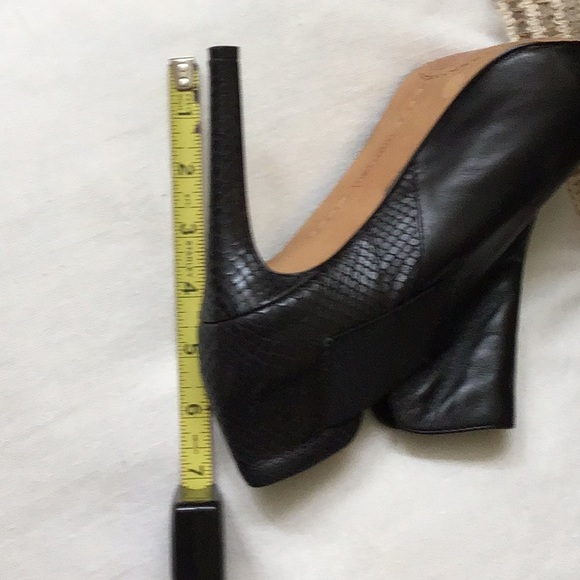 Vince Camuto shoe boots 👢 - Picture 7 of 7
